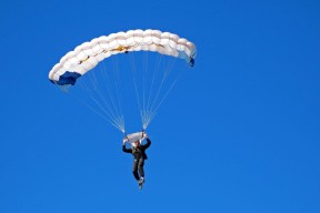 星空game平台-英雄联盟新皮肤联动项目引发二次元热潮，lol新活动皮肤